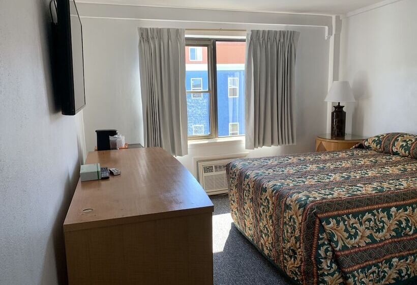 Oceanic Hotel & Barefoot Tiki Bar