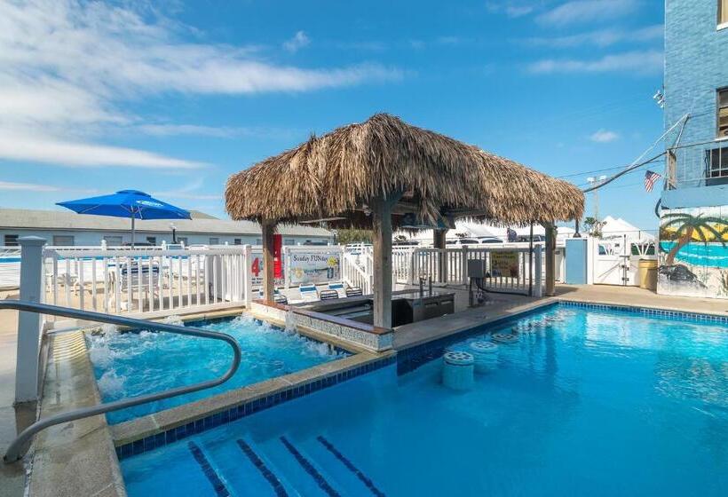 Oceanic Hotel & Barefoot Tiki Bar