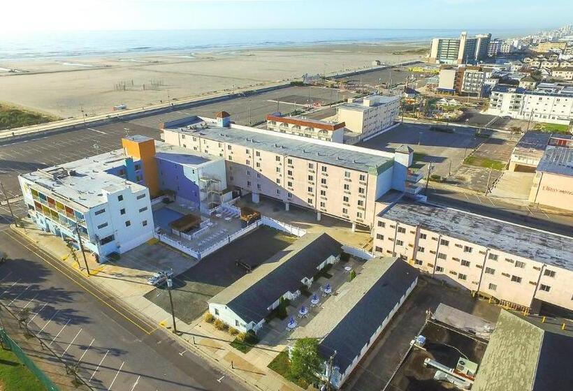 Oceanic Hotel & Barefoot Tiki Bar