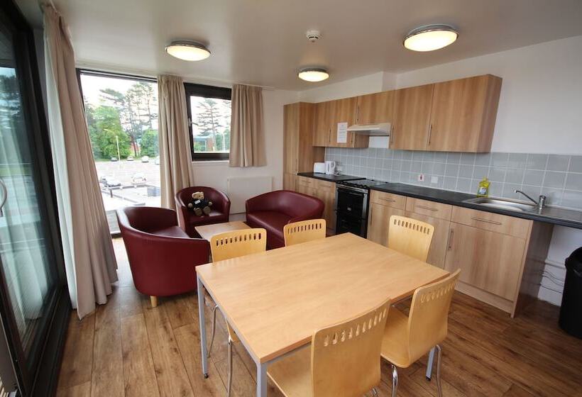 Perth Youth Hostel And Apartments