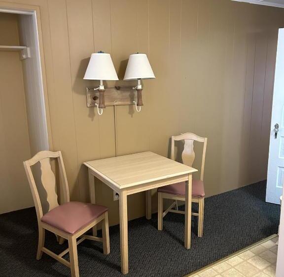 The Admiral Hotel/motel