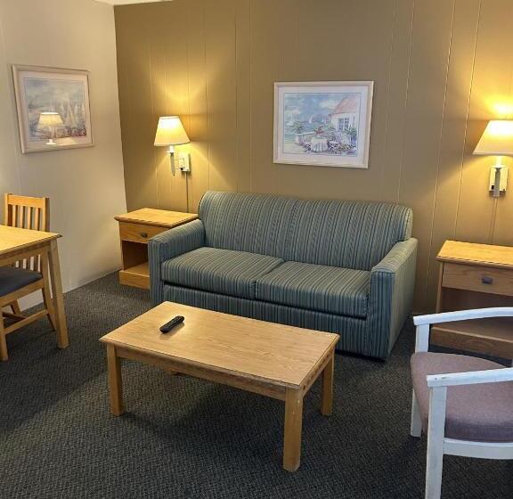 The Admiral Hotel/motel