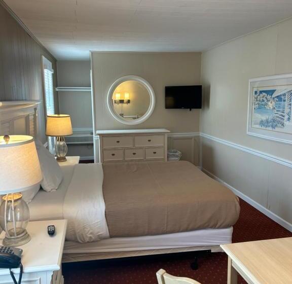 The Admiral Hotel/motel