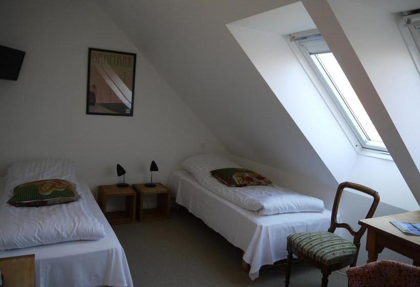 Femmasteren Hotel & Hostel