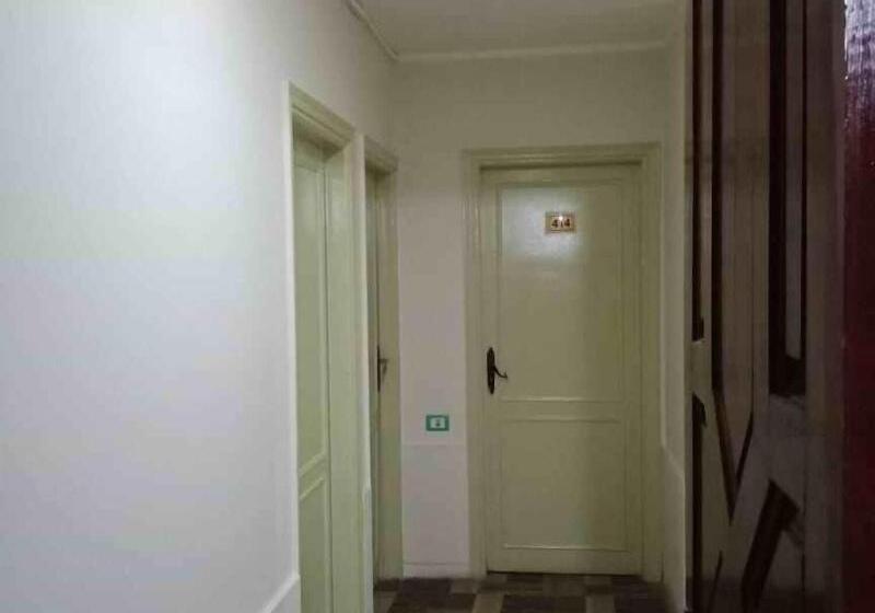 هاستل Invitation