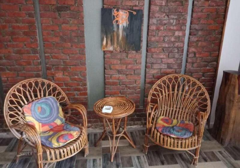 هاستل Invitation