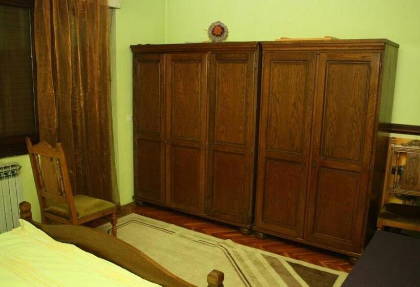 تختخواب و صبحانه Art Home