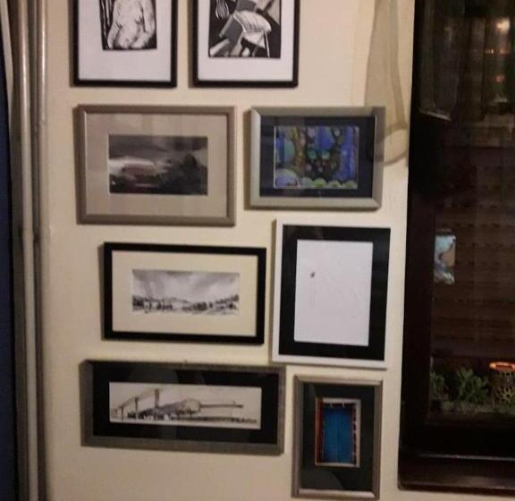 تختخواب و صبحانه Art Home