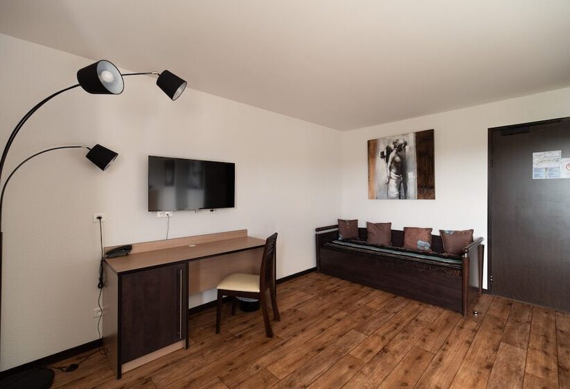 Brit Hotel Confort La Tour Blanche