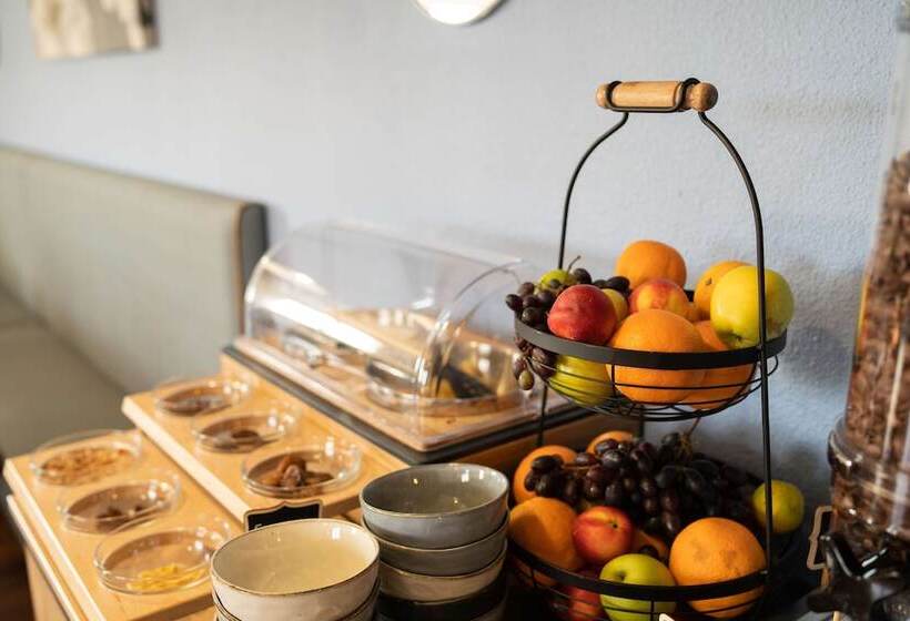 Brit Hotel Confort La Tour Blanche