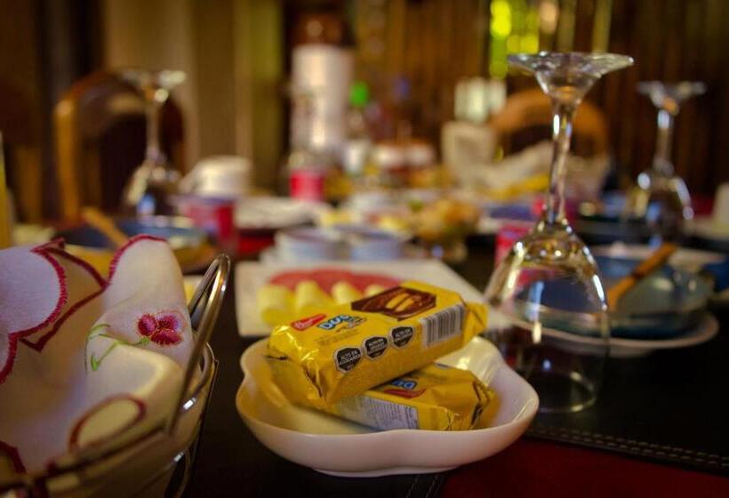 Casa Roble Añejo Bed & Breakfast