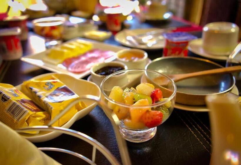 Casa Roble Añejo Bed & Breakfast