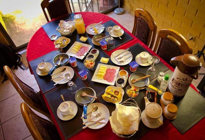 Casa Roble Añejo Bed & Breakfast