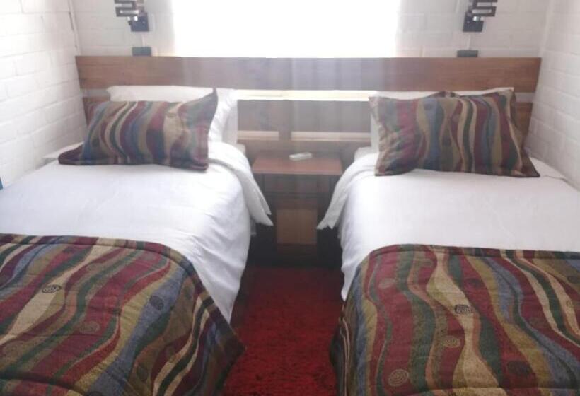 Casa Roble Añejo Bed & Breakfast