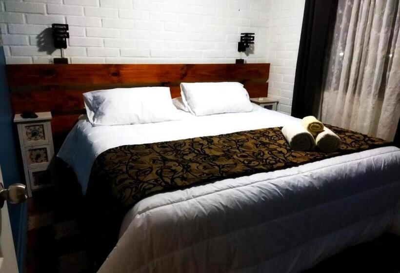 Casa Roble Añejo Bed & Breakfast