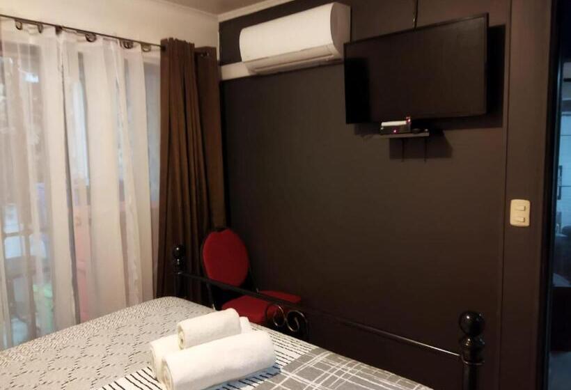 Casa Roble Añejo Bed & Breakfast