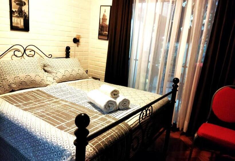 Casa Roble Añejo Bed & Breakfast