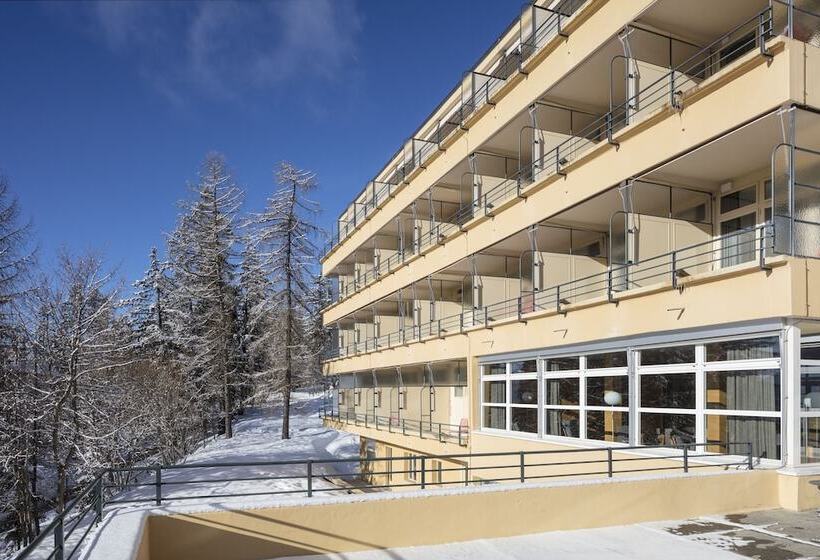 Cransmontana Youth Hostel