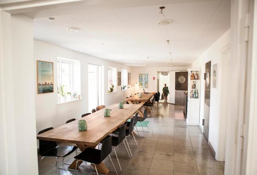 Femmasteren Hotel & Hostel