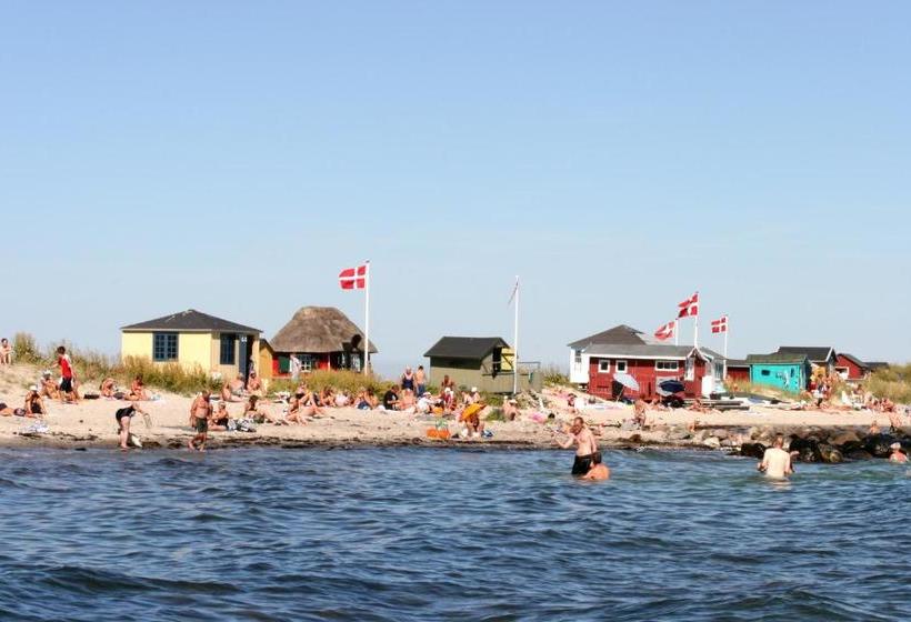 Femmasteren Hotel & Hostel