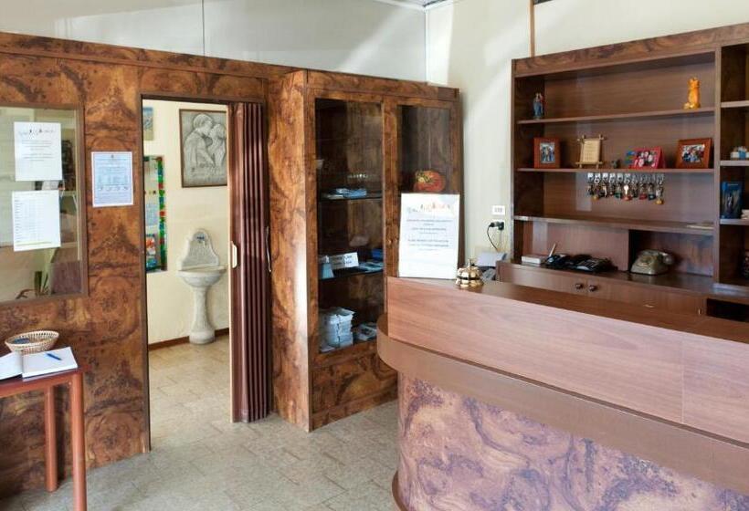 호텔 Albergo Marsari