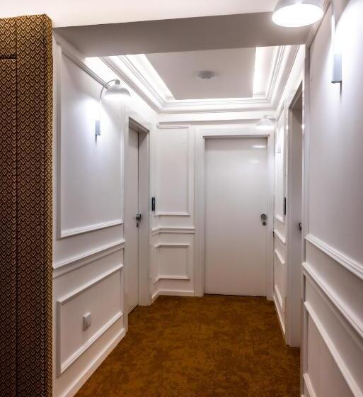 فندق Apeiro City Avant Garde