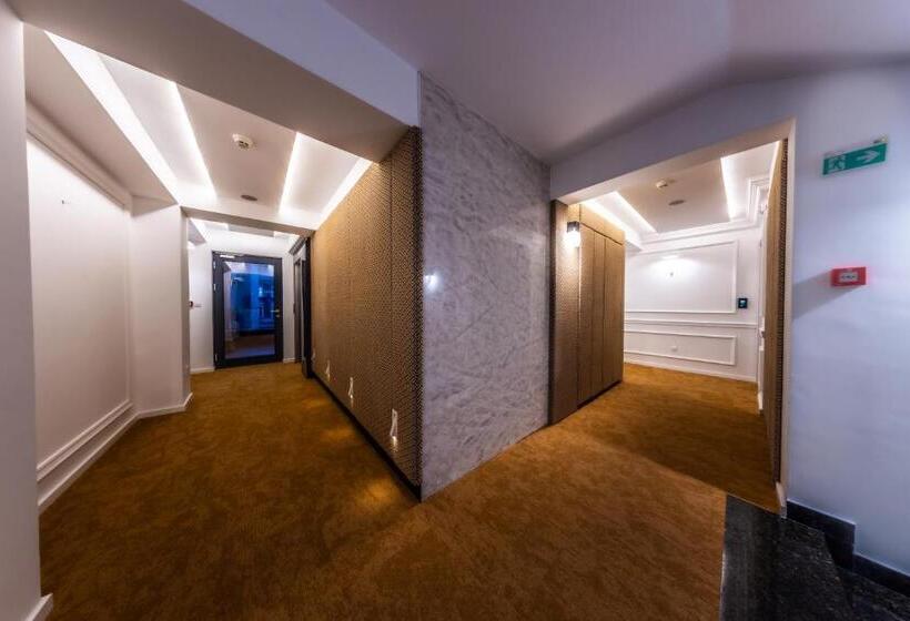 فندق Apeiro City Avant Garde