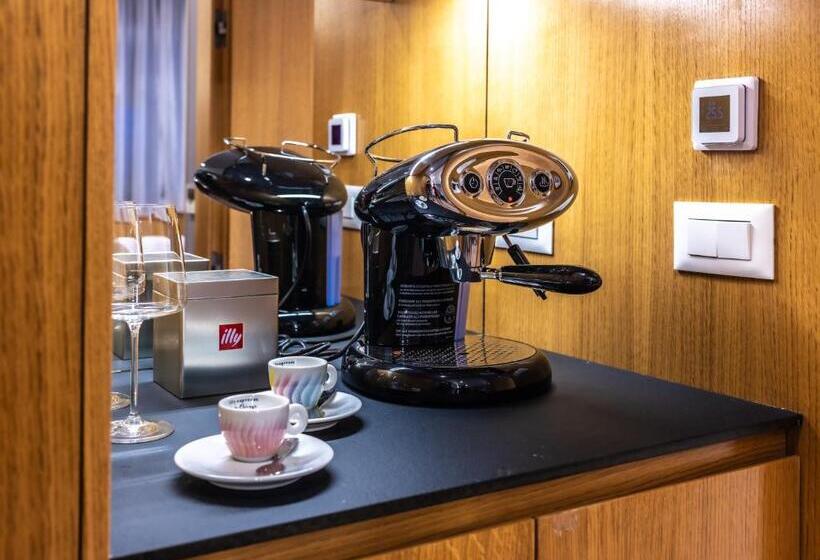 فندق Apeiro City Avant Garde