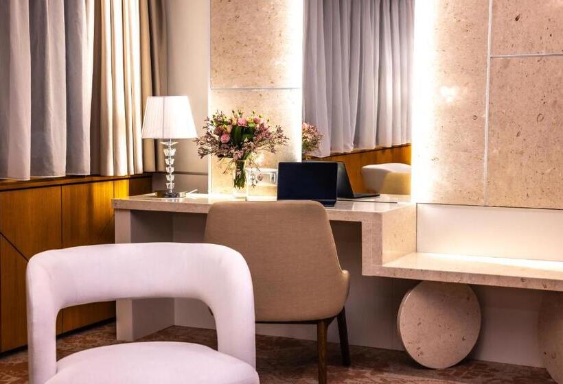 فندق Apeiro City Avant Garde