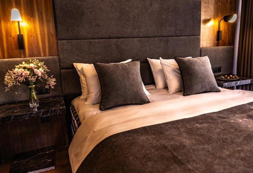 فندق Apeiro City Avant Garde