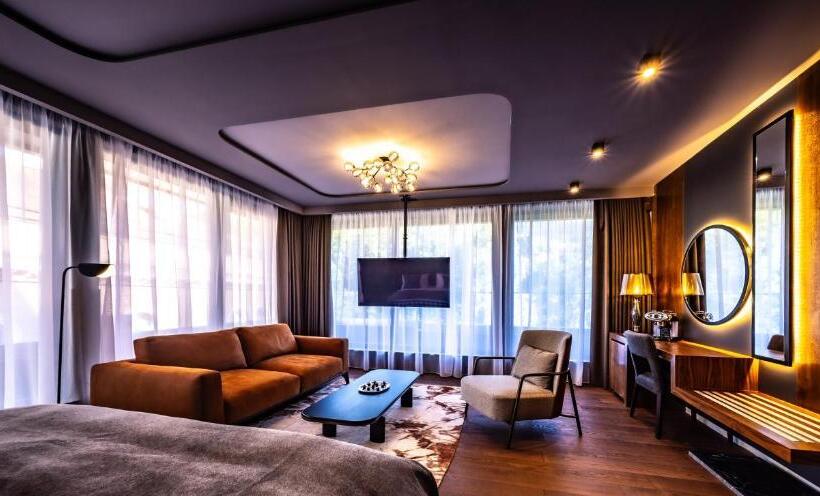 فندق Apeiro City Avant Garde