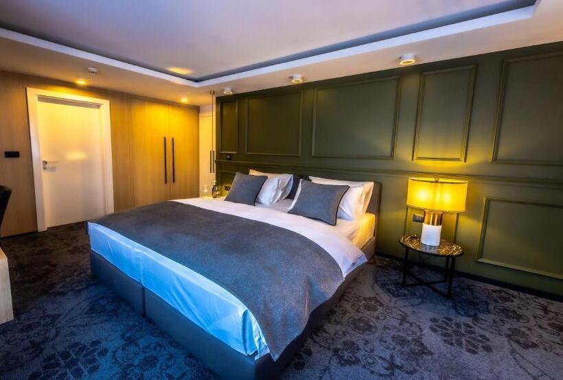 فندق Apeiro City Avant Garde