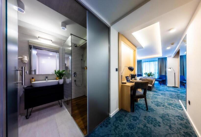 فندق Apeiro City Avant Garde