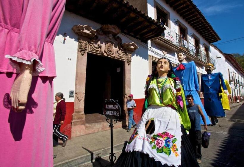 هتل Casa De La Real Aduana Boutique