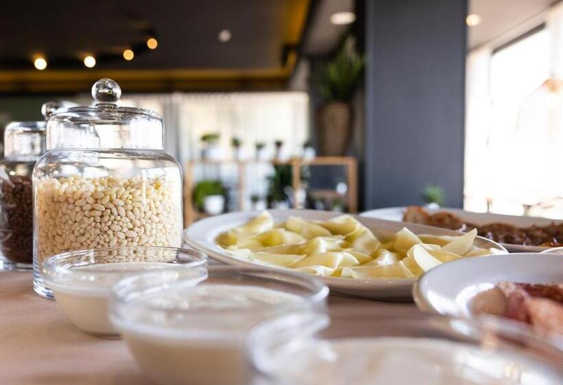 Отель Constellation