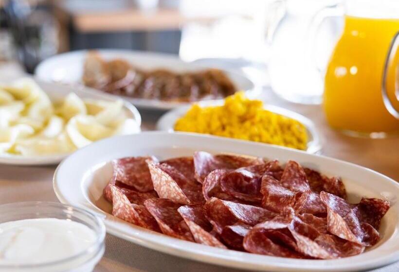 Отель Constellation