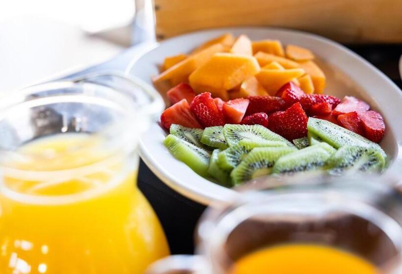 Отель Constellation