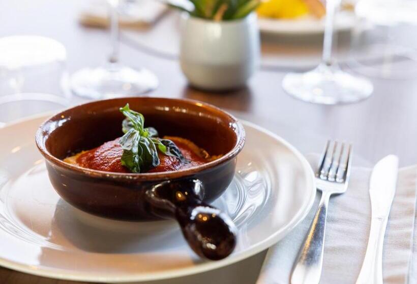 Отель Constellation