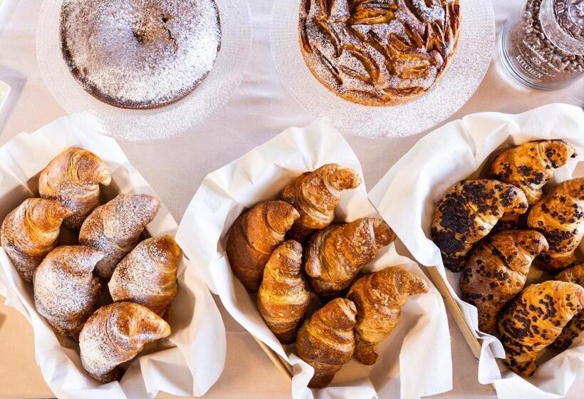 Отель Constellation