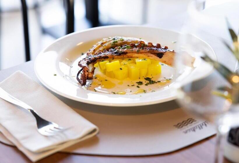 Отель Constellation