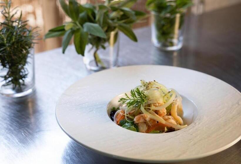 Отель Constellation