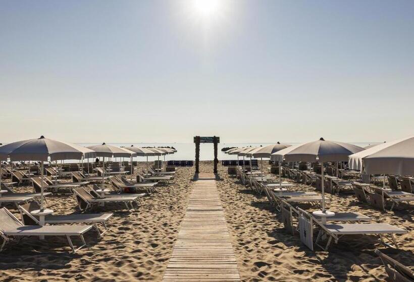 Отель Constellation