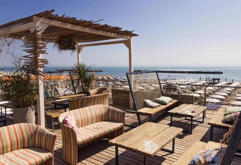 Отель Constellation