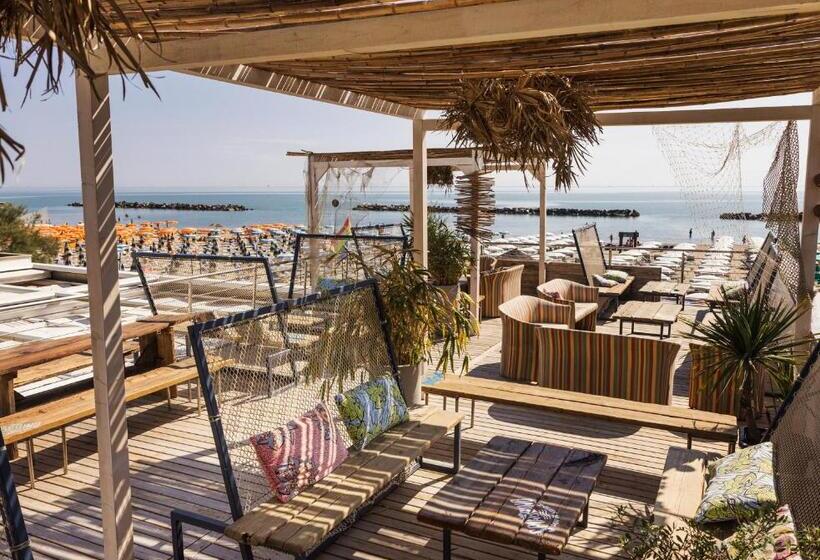 Отель Constellation