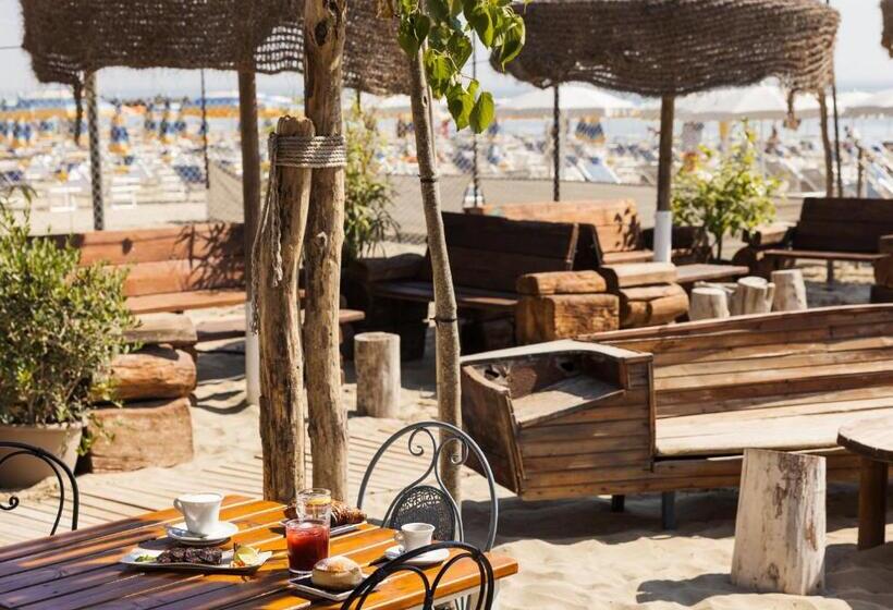 Отель Constellation