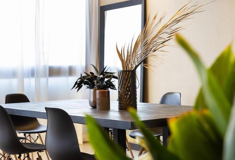 Отель Constellation