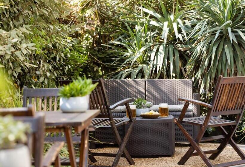 Отель Constellation