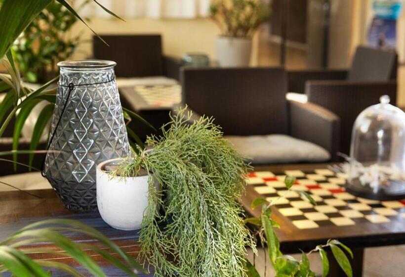 Отель Constellation