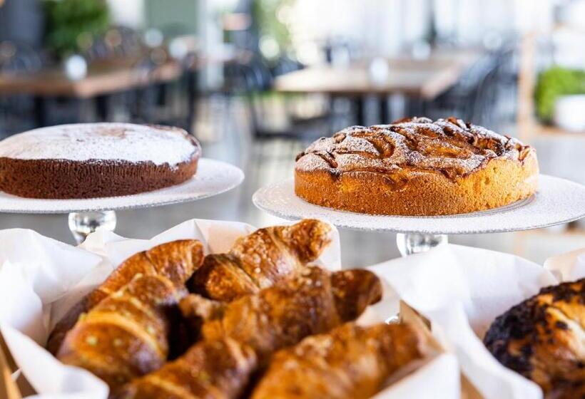 Отель Constellation