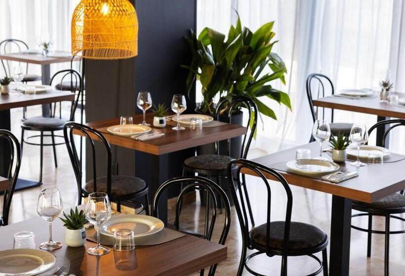 Отель Constellation